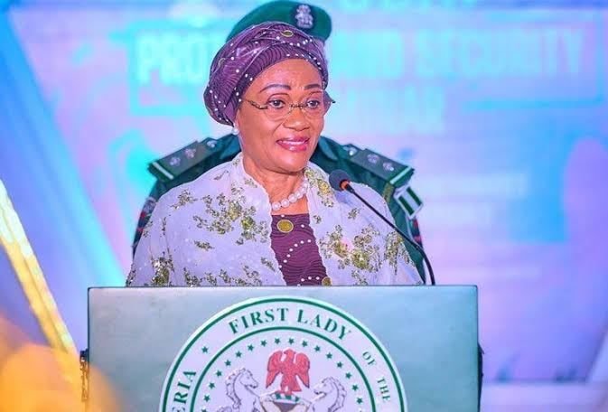 Tinubu’s Wife Advocates National Unity During Delta Homecoming